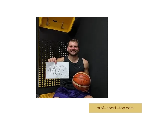 东契奇生涯第七次荣膺月最佳 场均37分8篮板7助攻获防守提名